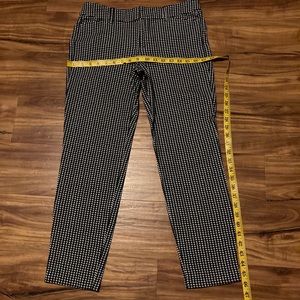 Woman’s black and white hounds tooth pants, size 8 Regular.